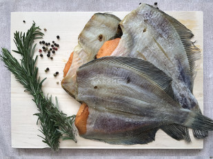 Красноперка вяленая: Камбала камчатская вяленая с икрой