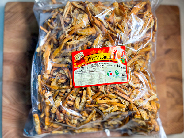 Нитка ЖАРЕНАЯ "Чеснок с зеленью" Oktobersnack 1 кг (сырный продукт) в Сургуте