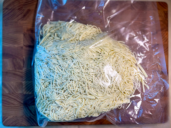 Сырный продукт ФЕРМЕРСКИЙ паутинка  укроп/чеснок в Сургуте