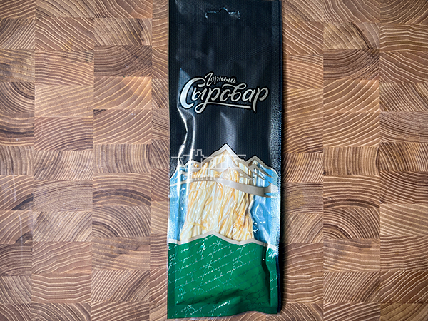 Сыр 60 гр ГОРНЫЙ СЫРОВАР (Паутинка копчёная) в Сургуте