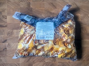 Диспенсеры для снеков: Сыр 1 кг ГОРНЫЙ СЫРОВАР (Бочонок копчёный с паприкой)