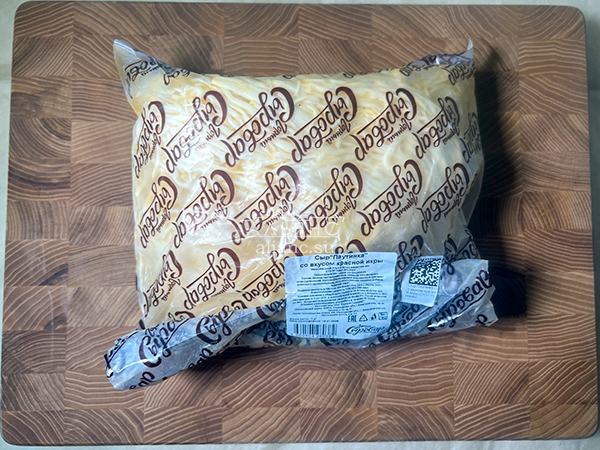 Сыр 1 кг ГОРНЫЙ СЫРОВАР (Паутинка со вкусом красной икры) в Сургуте